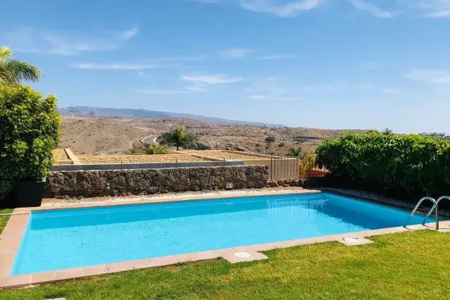 Exclusive private villas with private pools and stunning views of the Salobre Golf course in Gran Canaria.